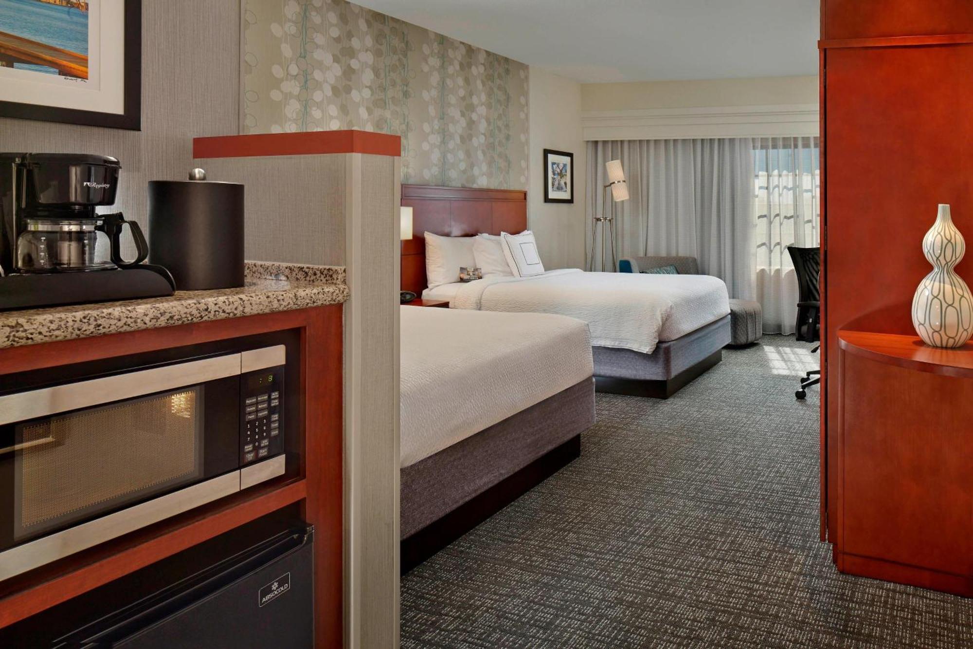 Отель Courtyard By Marriott Стюарт Экстерьер фото