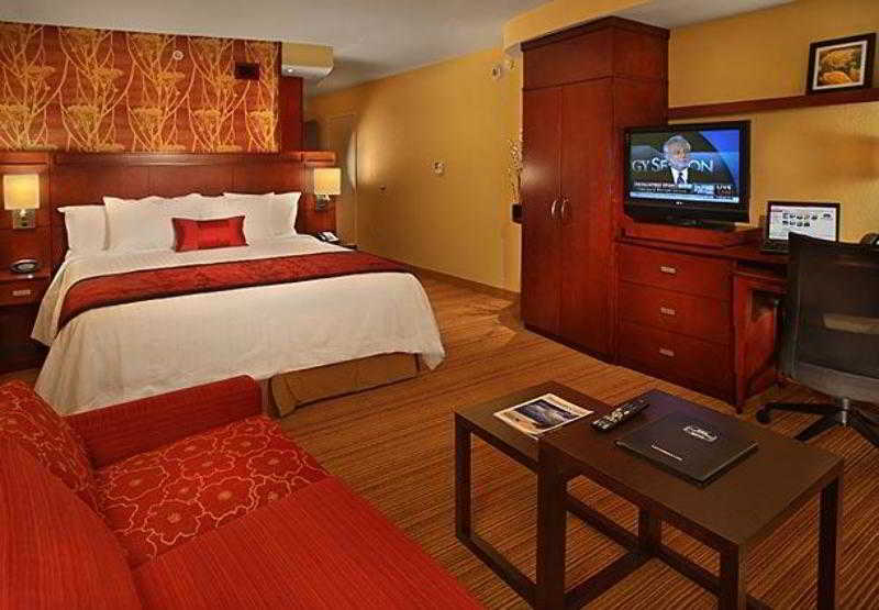 Отель Courtyard By Marriott Стюарт Экстерьер фото
